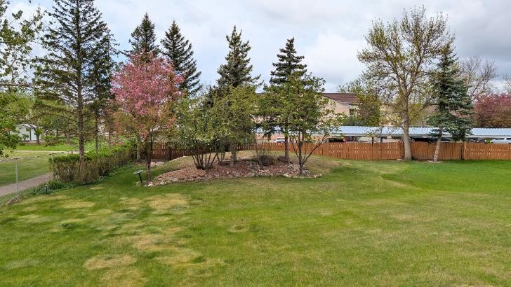 15 Chinook Crescent West, Claresholm, AB - Outdoor With Backyard