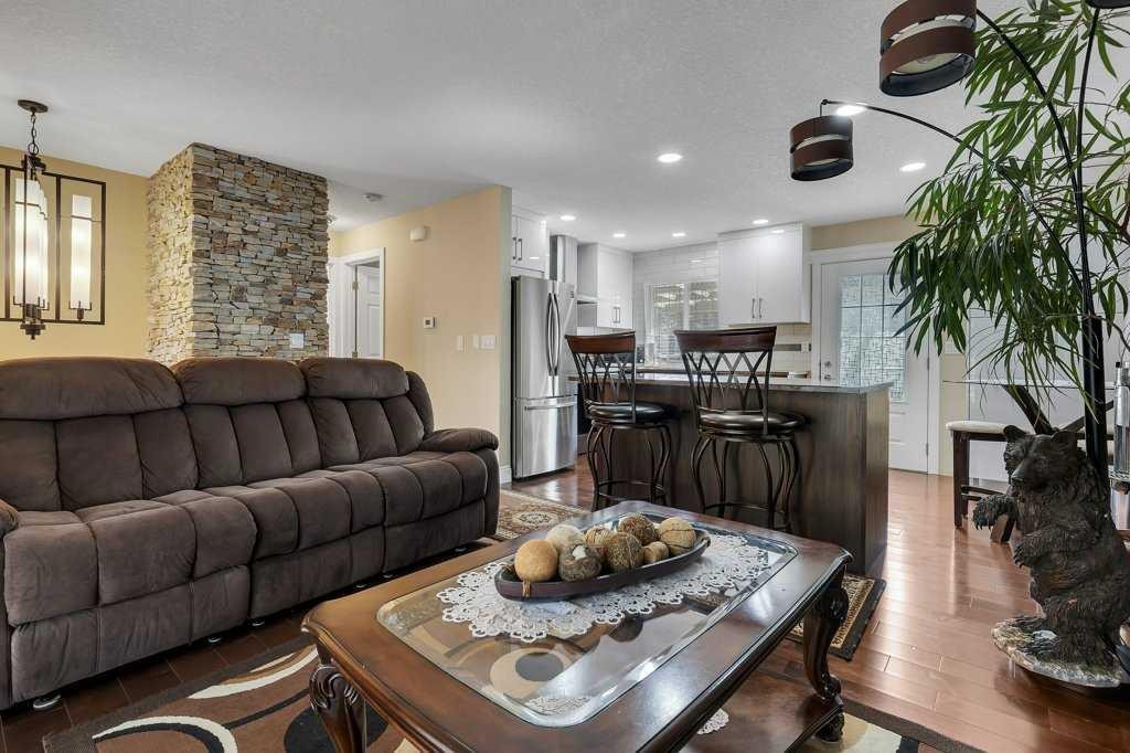 155 Midcrest Crescent Se, Calgary, AB - Indoor Photo Showing Living Room