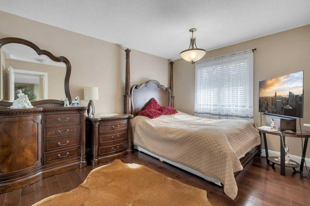 155 Midcrest Crescent Se, Calgary, AB - Indoor Photo Showing Bedroom