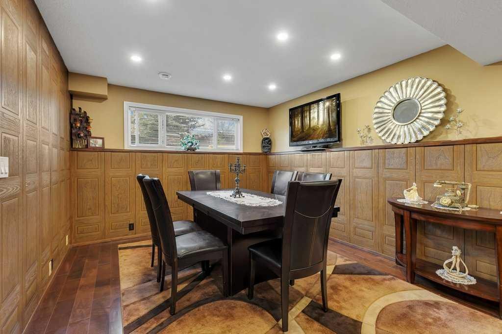 155 Midcrest Crescent Se, Calgary, AB - Indoor Photo Showing Dining Room