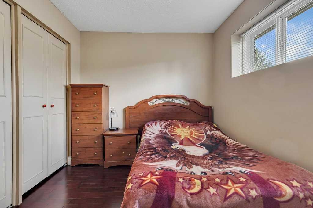 155 Midcrest Crescent Se, Calgary, AB - Indoor Photo Showing Bedroom
