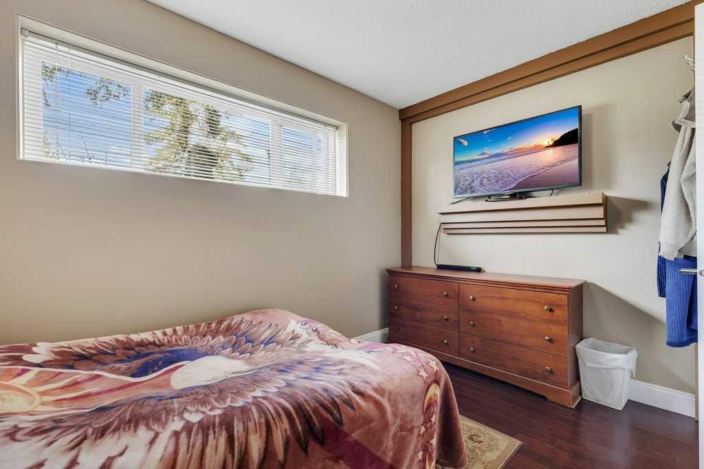 155 Midcrest Crescent Se, Calgary, AB - Indoor Photo Showing Bedroom
