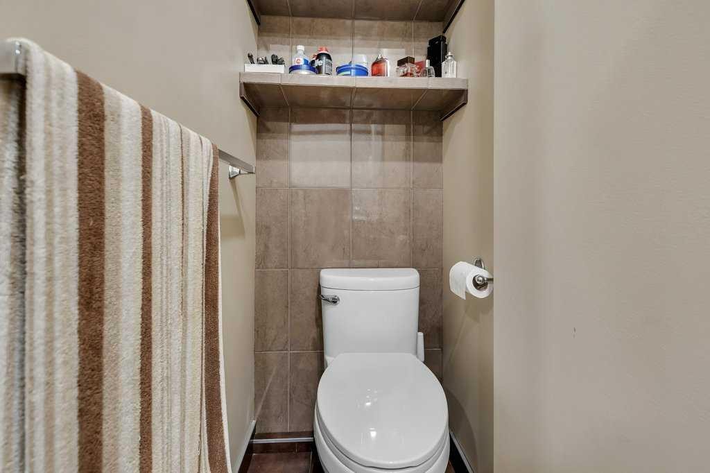 155 Midcrest Crescent Se, Calgary, AB - Indoor Photo Showing Bathroom