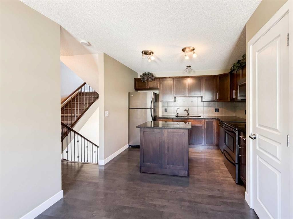 117 Panatella Hill Nw, Calgary, AB - Indoor Photo Showing Kitchen