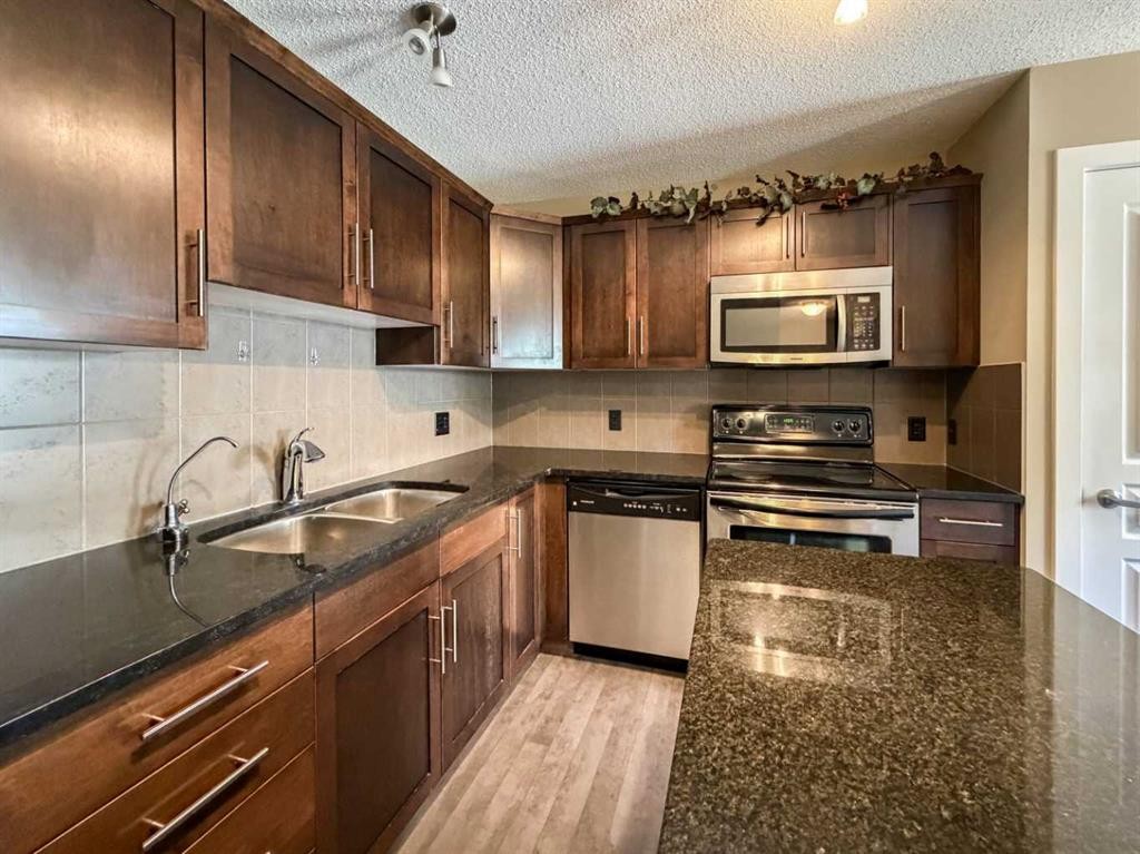 117 Panatella Hill Nw, Calgary, AB - Indoor Photo Showing Kitchen With Double Sink