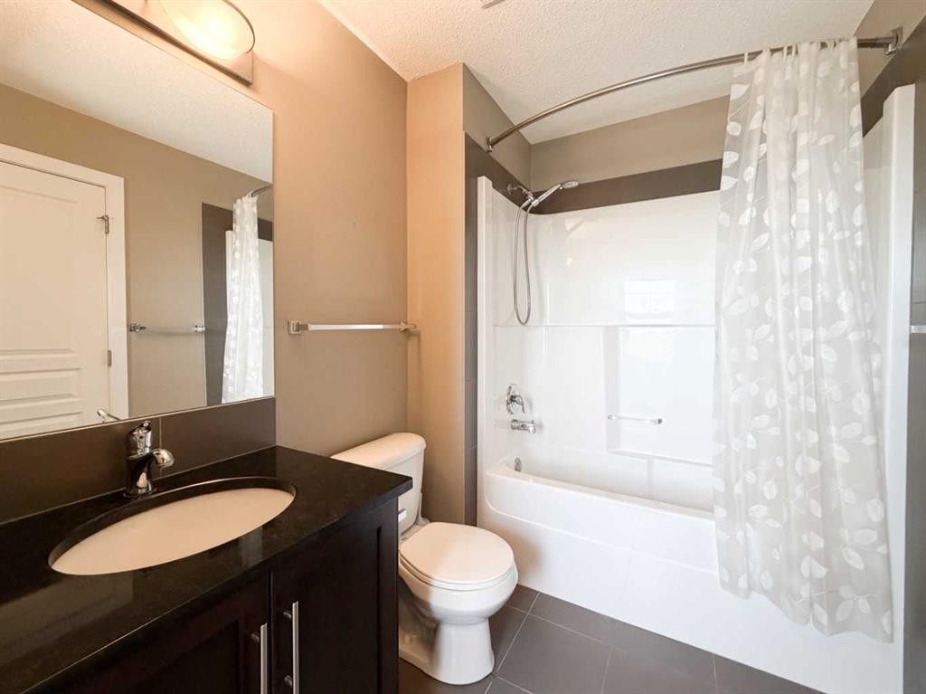 117 Panatella Hill Nw, Calgary, AB - Indoor Photo Showing Bathroom