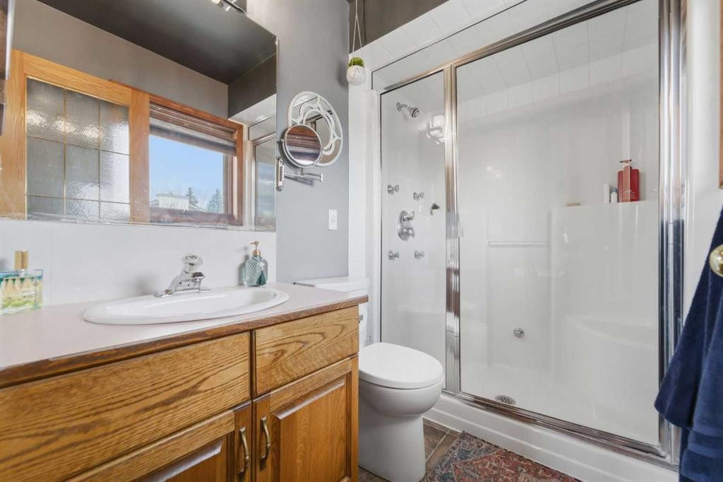 109 Downey Place, Okotoks, AB - Indoor Photo Showing Bathroom