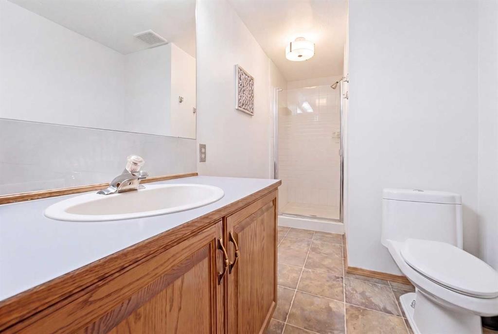 109 Downey Place, Okotoks, AB - Indoor Photo Showing Bathroom