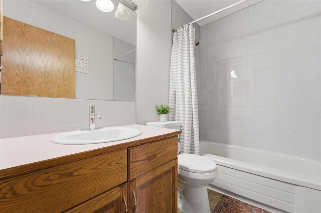 109 Downey Place, Okotoks, AB - Indoor Photo Showing Bathroom