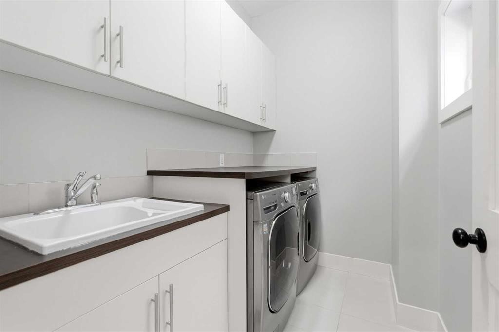 1684 37 Avenue Sw, Calgary, AB - Indoor Photo Showing Laundry Room
