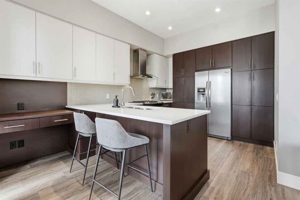 1684 37 Avenue Sw, Calgary, AB - Indoor Photo Showing Kitchen With Stainless Steel Kitchen With Upgraded Kitchen