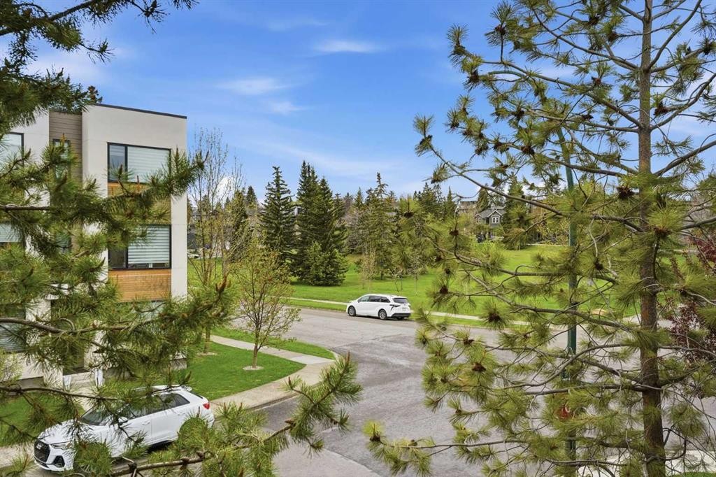 1684 37 Avenue Sw, Calgary, AB - Outdoor With View