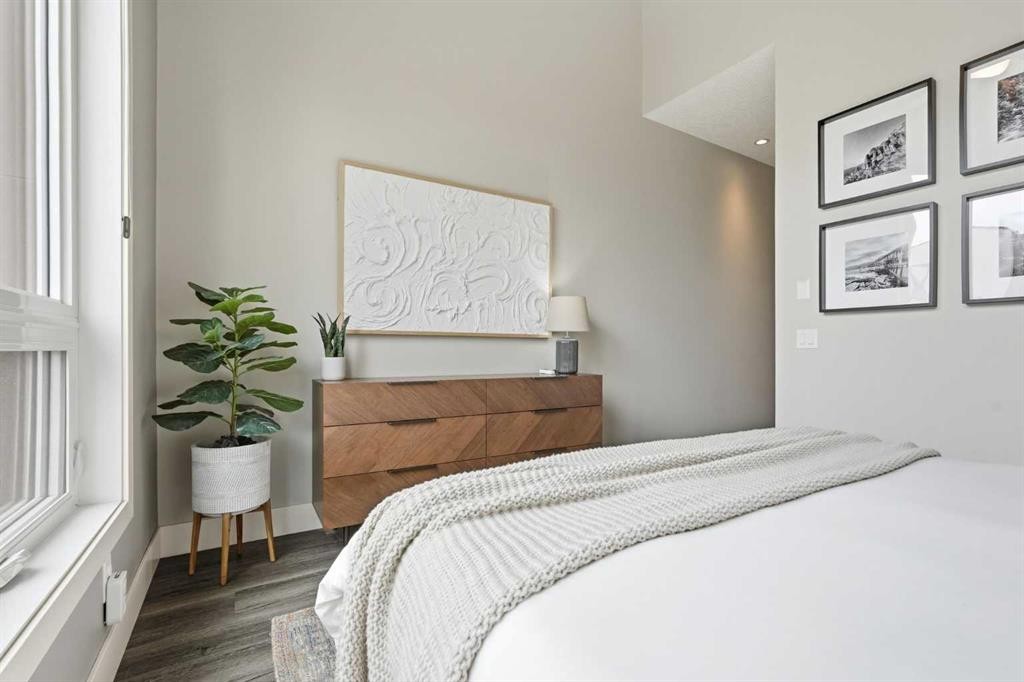 1684 37 Avenue Sw, Calgary, AB - Indoor Photo Showing Bedroom