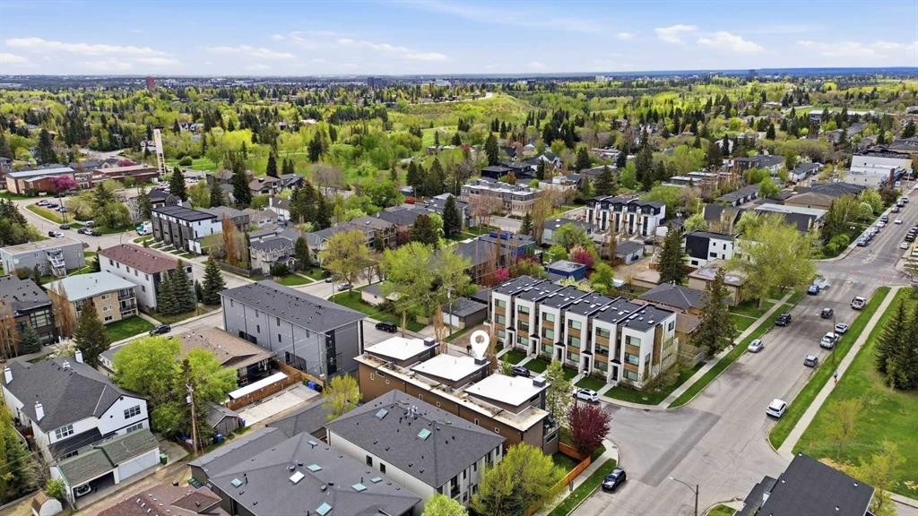 1684 37 Avenue Sw, Calgary, AB - Outdoor With View