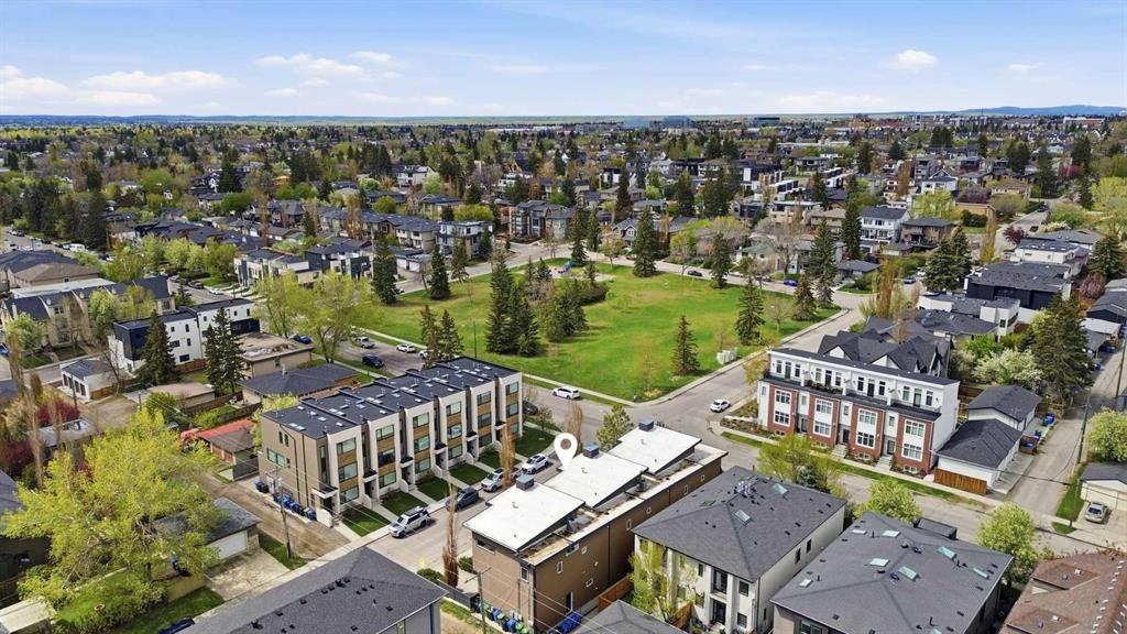 1684 37 Avenue Sw, Calgary, AB - Outdoor With View