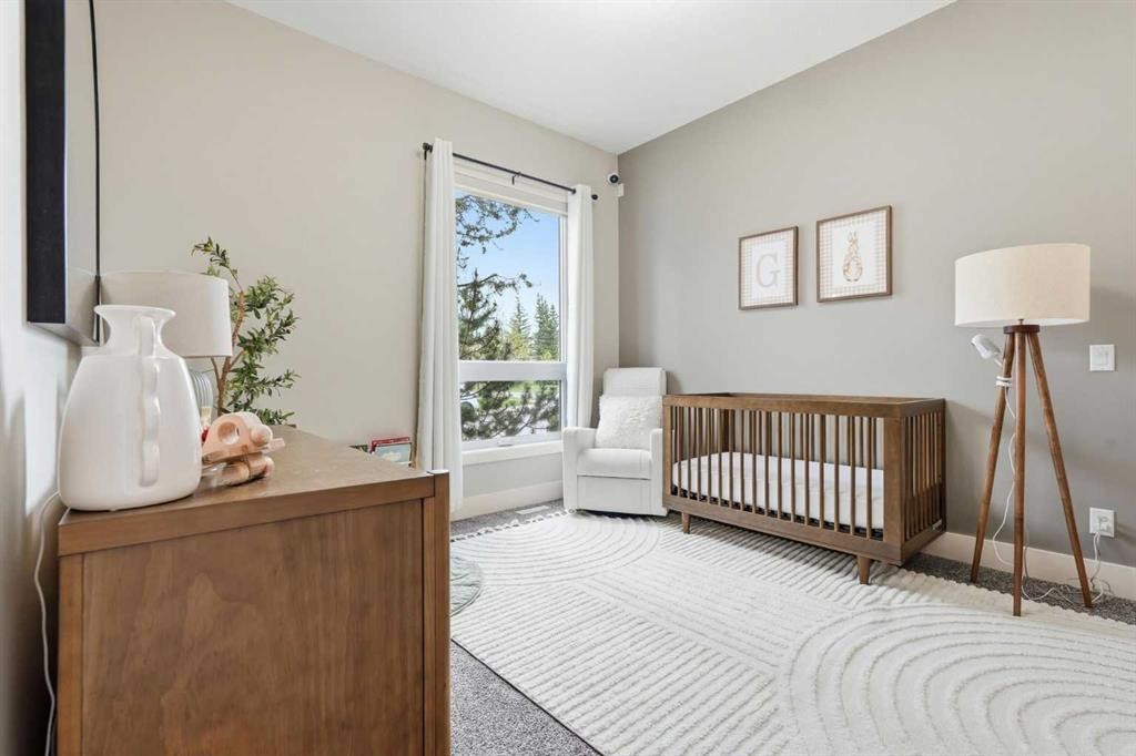 1684 37 Avenue Sw, Calgary, AB - Indoor Photo Showing Bedroom