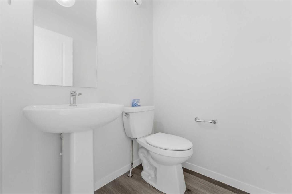 21 Corner Glen Row Ne, Calgary, AB