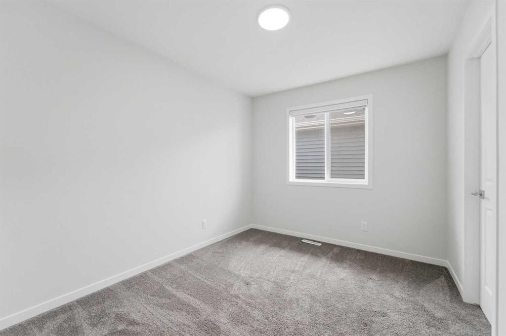 21 Corner Glen Row Ne, Calgary, AB