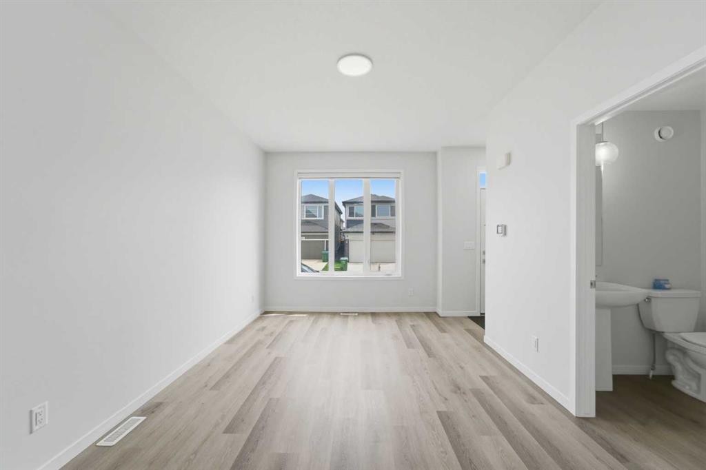 21 Corner Glen Row Ne, Calgary, AB
