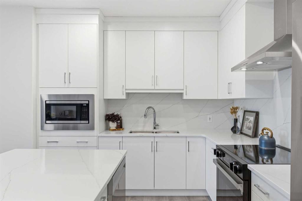 1306-81 Arbour Lake View Nw, Calgary, AB - Indoor Photo Showing Kitchen With Double Sink