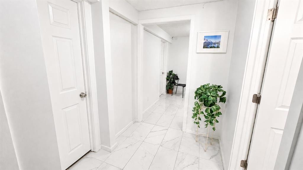 5806 Dalgleish Road Nw, Calgary, AB - Indoor Photo Showing Other Room