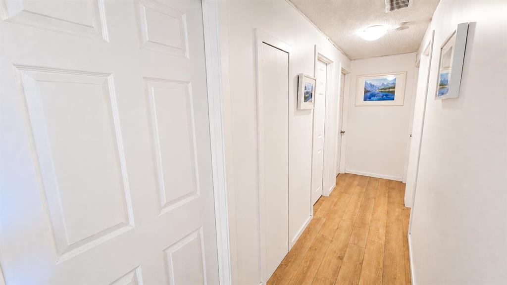 5806 Dalgleish Road Nw, Calgary, AB - Indoor Photo Showing Other Room