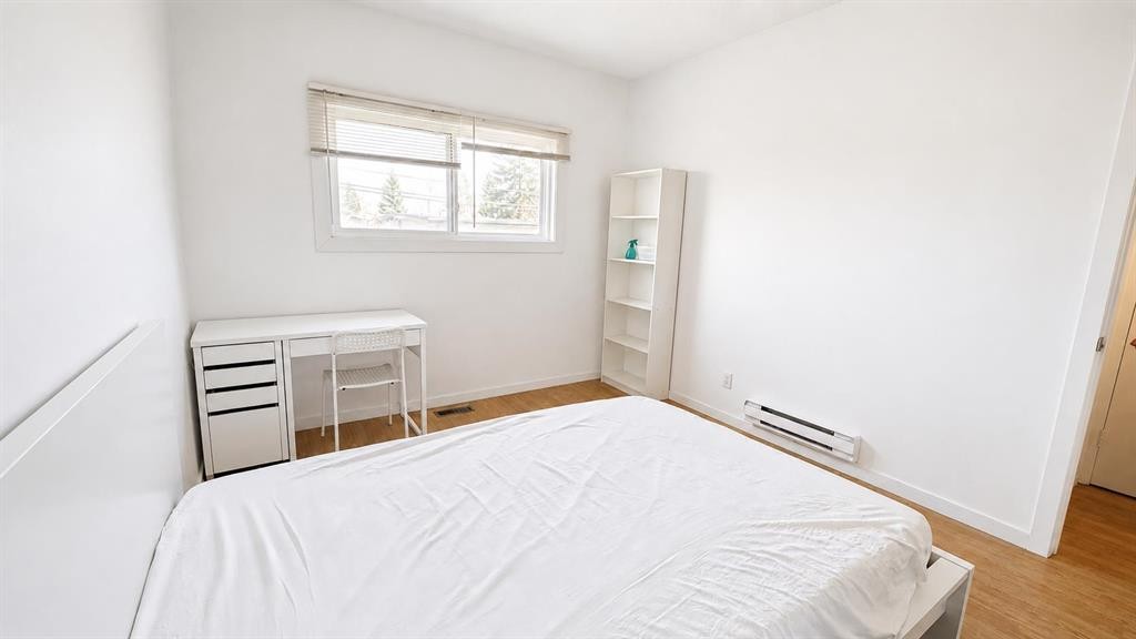 5806 Dalgleish Road Nw, Calgary, AB - Indoor Photo Showing Bedroom