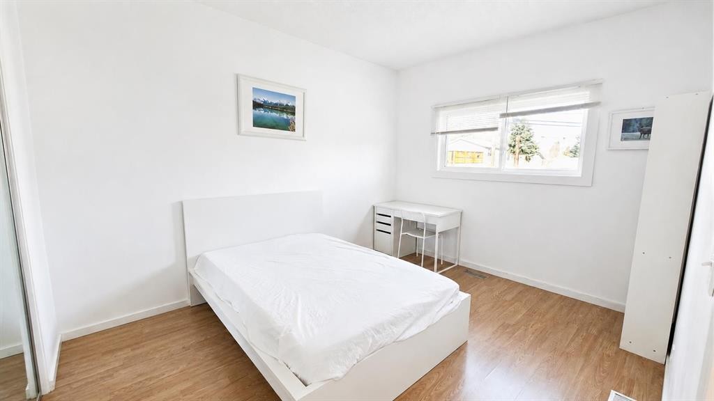 5806 Dalgleish Road Nw, Calgary, AB - Indoor Photo Showing Bedroom