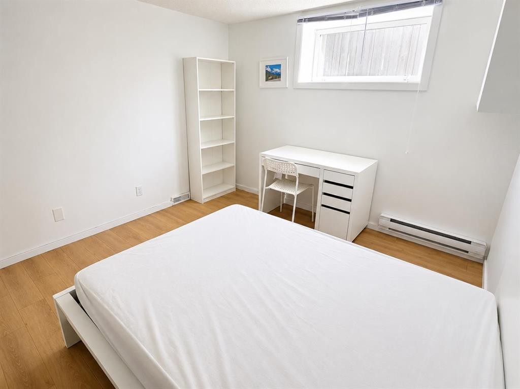 5806 Dalgleish Road Nw, Calgary, AB - Indoor Photo Showing Bedroom