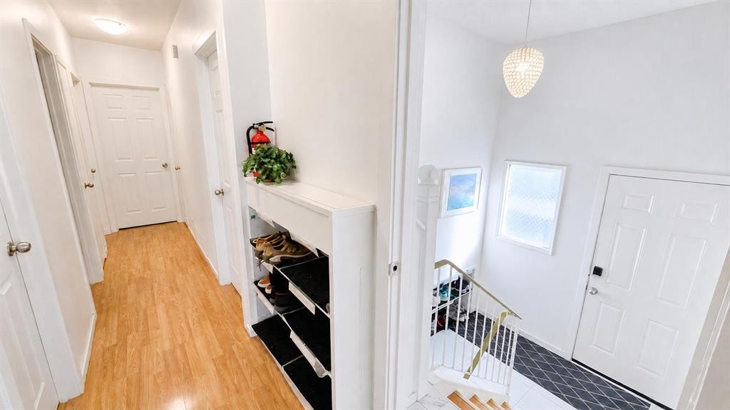 5806 Dalgleish Road Nw, Calgary, AB - Indoor Photo Showing Other Room