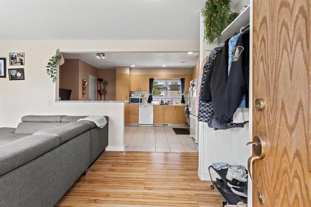 616 34 Avenue Ne, Calgary, AB - Indoor