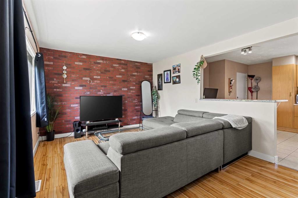 616 34 Avenue Ne, Calgary, AB - Indoor