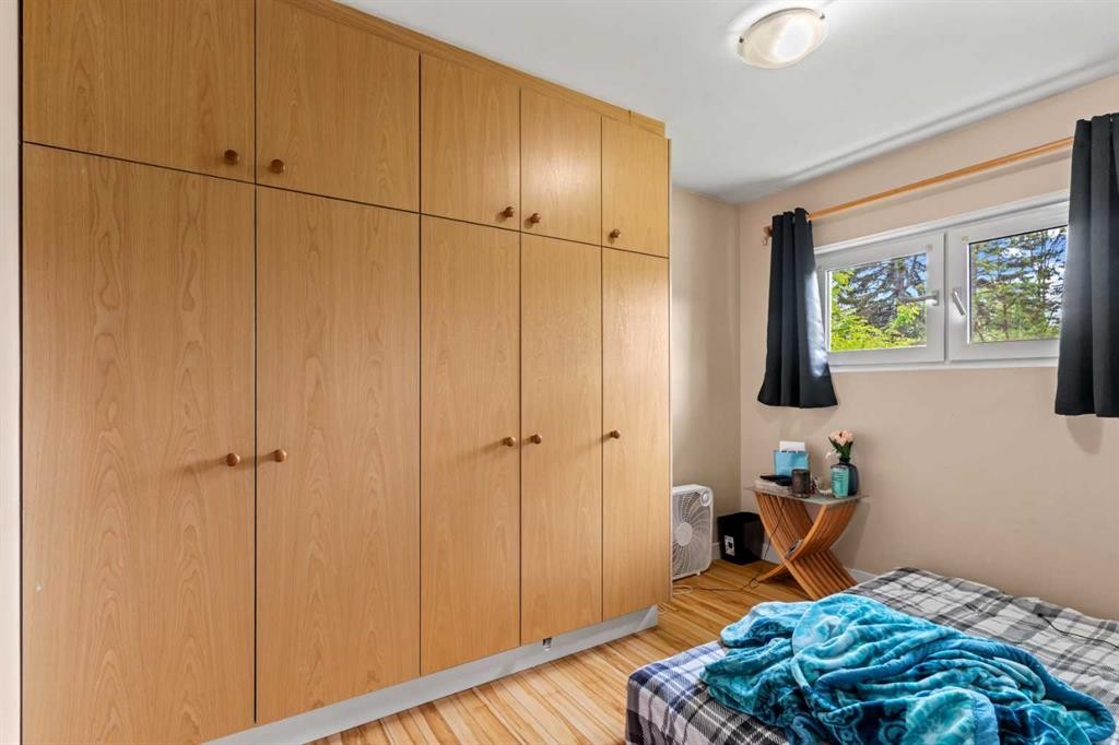 616 34 Avenue Ne, Calgary, AB - Indoor Photo Showing Bedroom