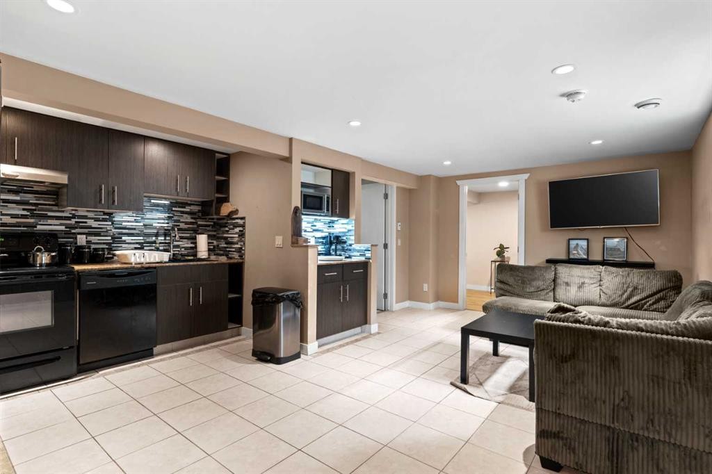 616 34 Avenue Ne, Calgary, AB - Indoor