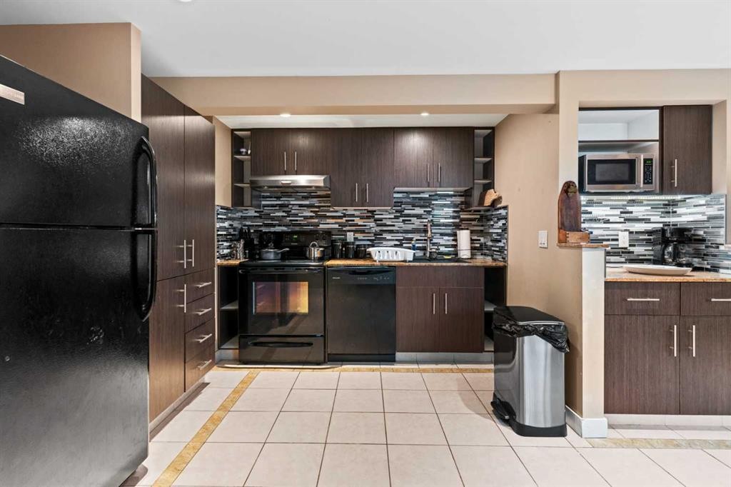 616 34 Avenue Ne, Calgary, AB - Indoor Photo Showing Kitchen With Upgraded Kitchen