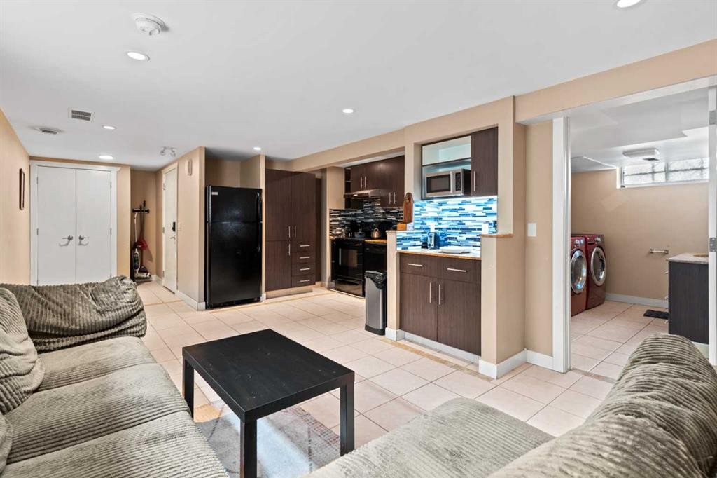 616 34 Avenue Ne, Calgary, AB - Indoor