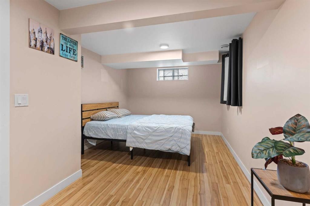 616 34 Avenue Ne, Calgary, AB - Indoor Photo Showing Bedroom