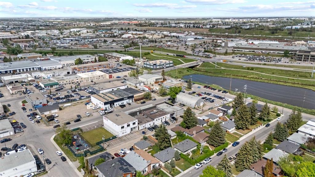 616 34 Avenue Ne, Calgary, AB - Outdoor With View