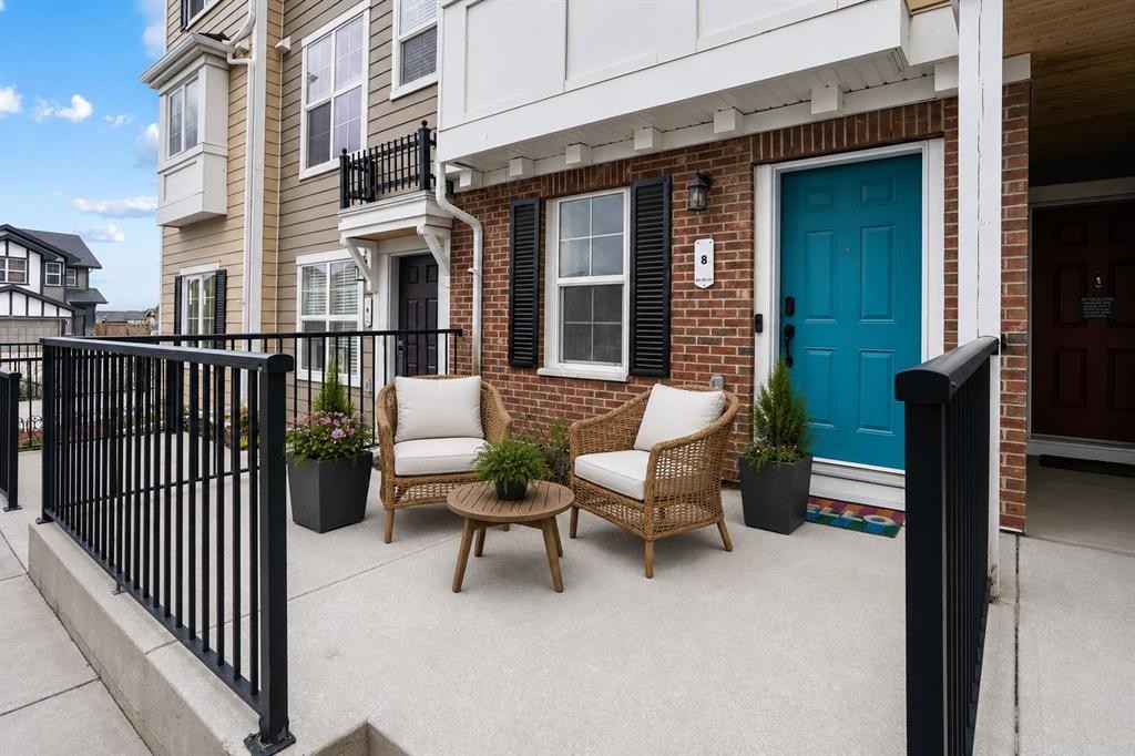 8 Sherwood Row Nw, Calgary, AB - Outdoor