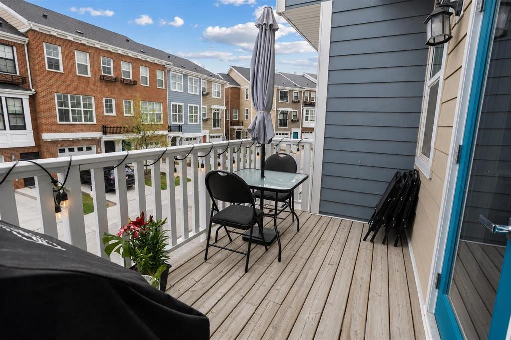 8 Sherwood Row Nw, Calgary, AB - Outdoor With Exterior