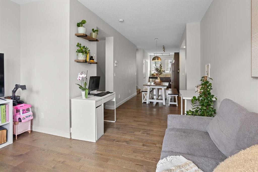 8 Sherwood Row Nw, Calgary, AB - Indoor