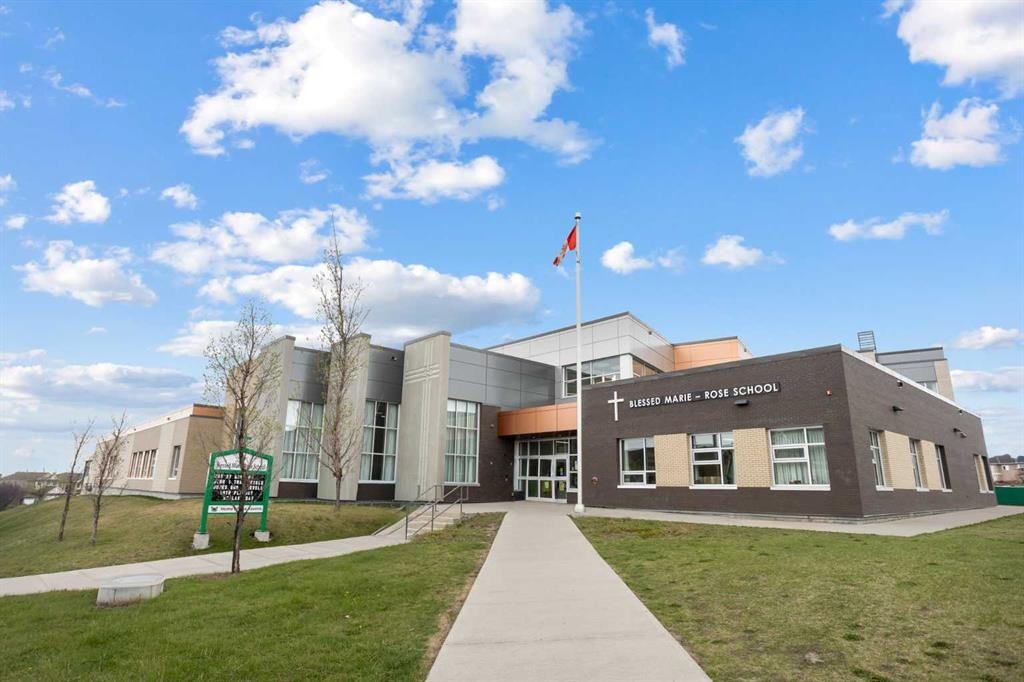 8 Sherwood Row Nw, Calgary, AB - Outdoor