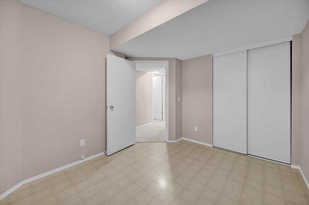 231 Tuscany Drive Nw, Calgary, AB - Indoor Photo Showing Other Room