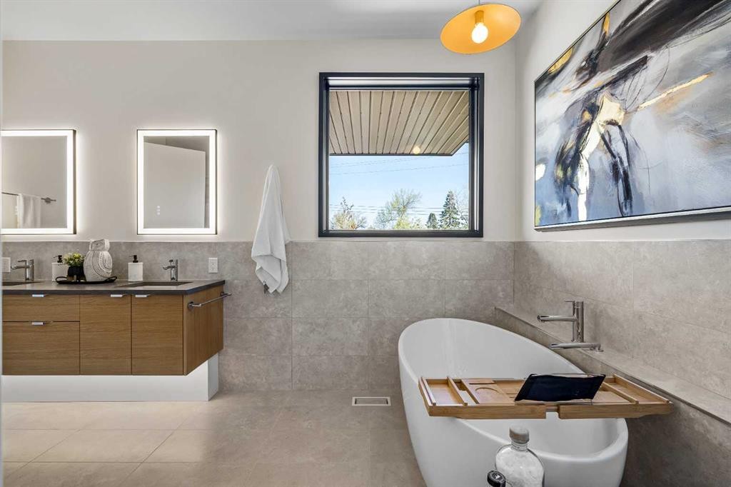 3B Willow Crescent Sw, Calgary, AB - Indoor Photo Showing Bathroom