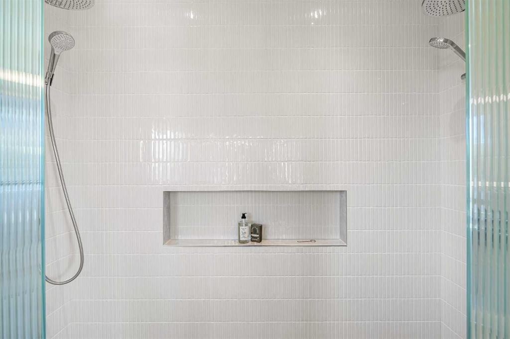 3B Willow Crescent Sw, Calgary, AB - Indoor Photo Showing Bathroom