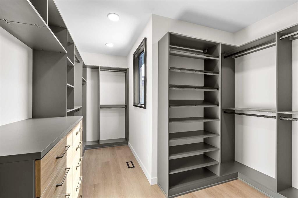 3B Willow Crescent Sw, Calgary, AB - Indoor Photo Showing Other Room