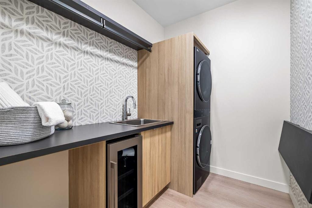 3B Willow Crescent Sw, Calgary, AB - Indoor Photo Showing Laundry Room