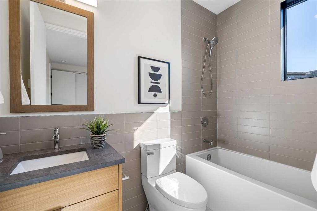 3B Willow Crescent Sw, Calgary, AB - Indoor Photo Showing Bathroom