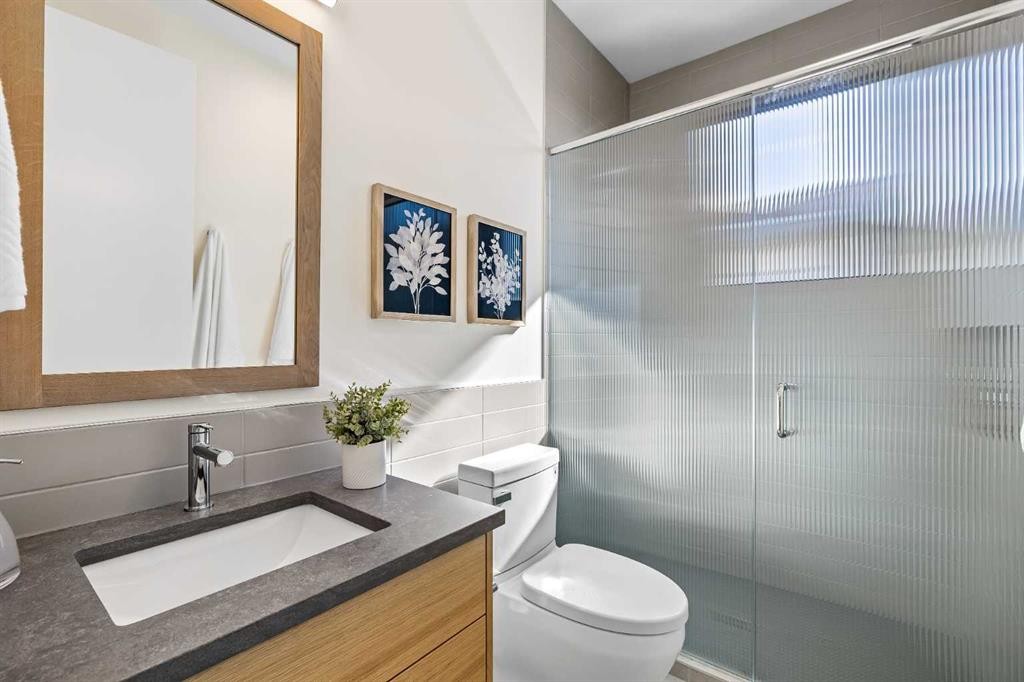 3B Willow Crescent Sw, Calgary, AB - Indoor Photo Showing Bathroom
