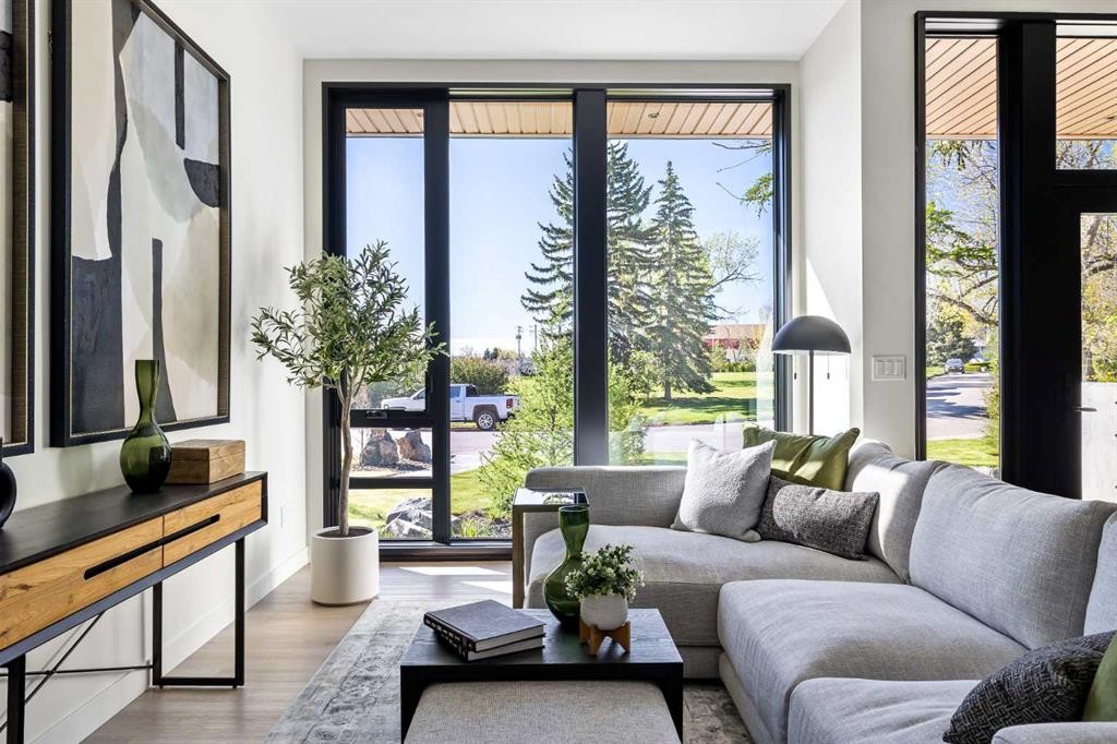 3B Willow Crescent Sw, Calgary, AB - Indoor Photo Showing Living Room